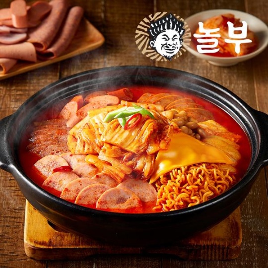 놀부 김치 부대찌개