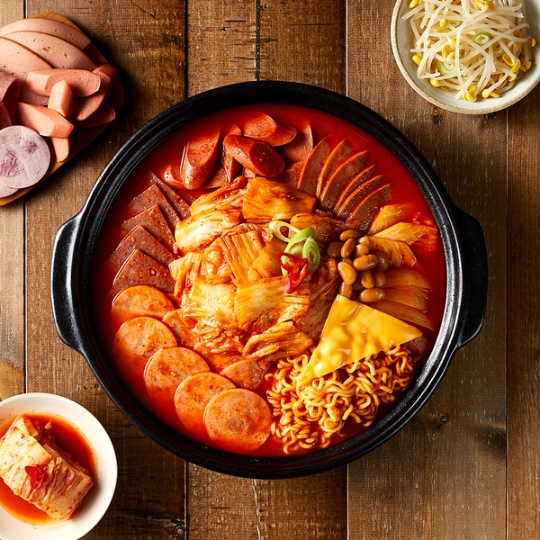 놀부 김치 부대찌개